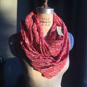 Lot of three infinity scarfs